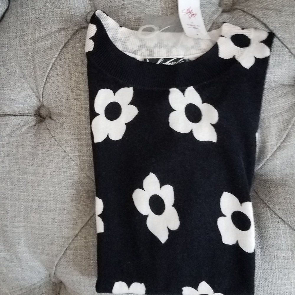 Lord &Taylor 424 FIFTH sweater